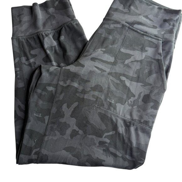 LULULEMON Camo Camouflage Crop Sweatpants Athletic Yoga Pants.  Stretchy.  Black - Picture 12 of 13